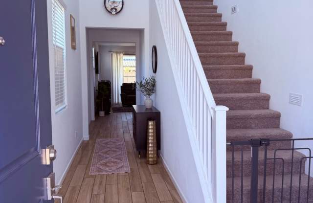 Spacious 4BR House in Glendale Gallery 4