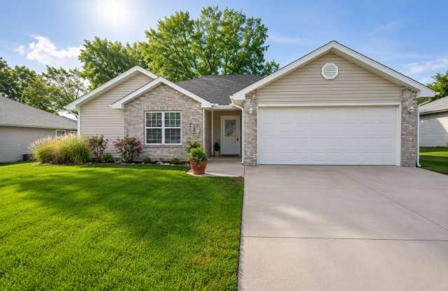 Charming 3-Bedroom Ranch Home: Ideal Comfort and Style! Gallery 1
