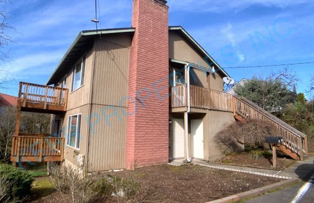 203 South High Street - 203 South High Street, Oregon City, OR 97045