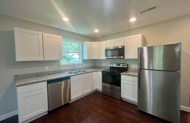 3 Bedrooms | 2 Bathrooms | 1 Car Garage Gallery 4