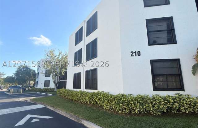 210 Lake Pointe Dr Gallery 1