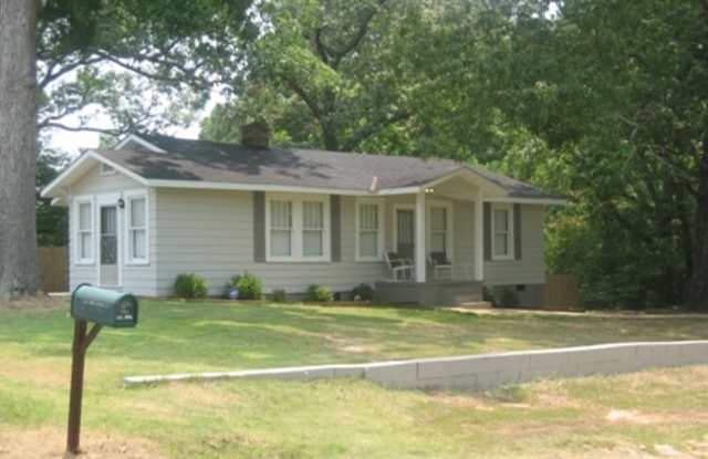 1705 23rd Avenue East- 3 bed 1 bath house with Fenced in Backyard photos photos