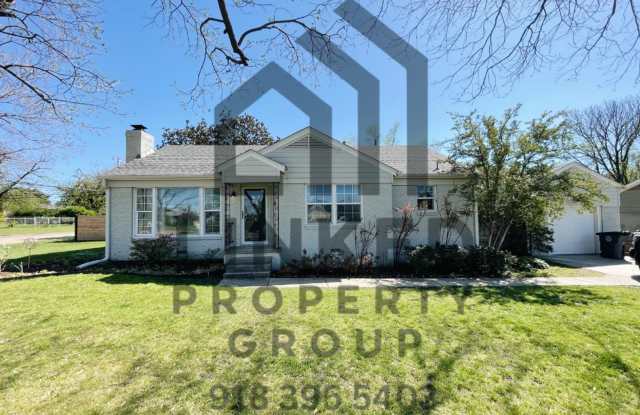 Adorable Midtown Tulsa Bungalow photos photos