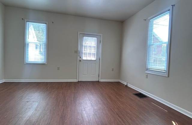 3 bedroom, 1 bath, 2 story half double house Gallery 4