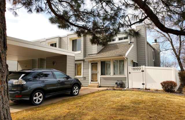 FANTASTIC 2 BEDROOM TOWNHOUSE IN THORNTON, AVAILABLE NOW!!! photos photos