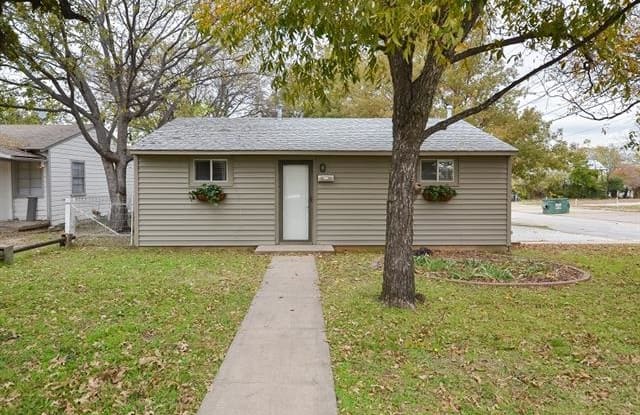 402 W Highland Street - 402 West Highland Street, Denton, TX 76201