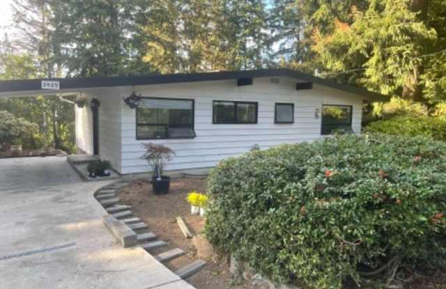 3925 151st Ave SE - 3925 151st Avenue Southeast, Bellevue, WA 98006