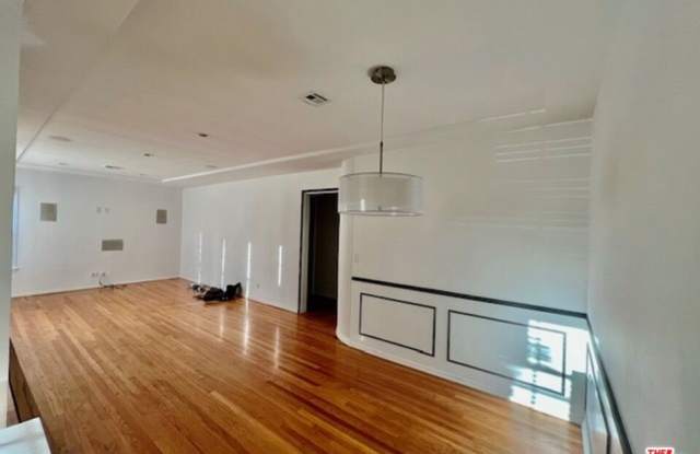 1034 N Evergreen St Gallery 2