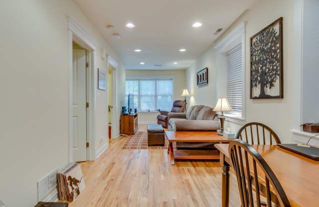 2015 West Dickens Avenue Gallery 4