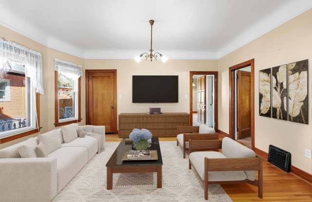 Historic Waverly Place Home on Corbin Park! LEASE BEFORE NOV 1 FOR SPECIAL PRICE OF $2650! Gallery 4