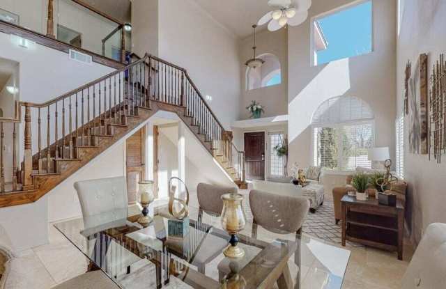 8804 Vallejo Place NE Gallery 2