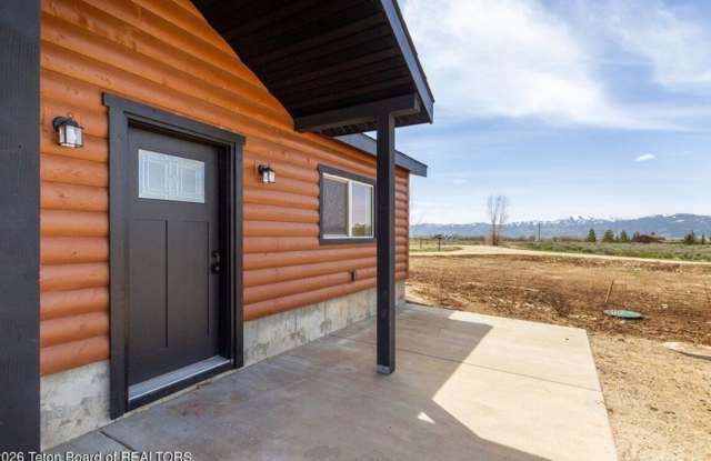 Charming 2BR Duplex in Driggs Gallery 4