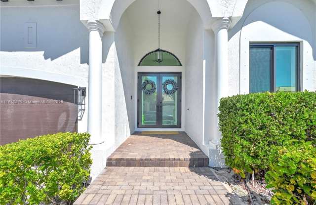 7565 SW 190th St photos photos