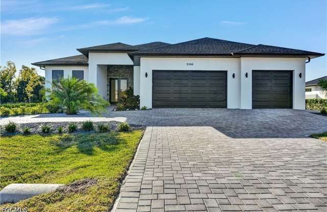 2596 Surfside Boulevard Gallery 2