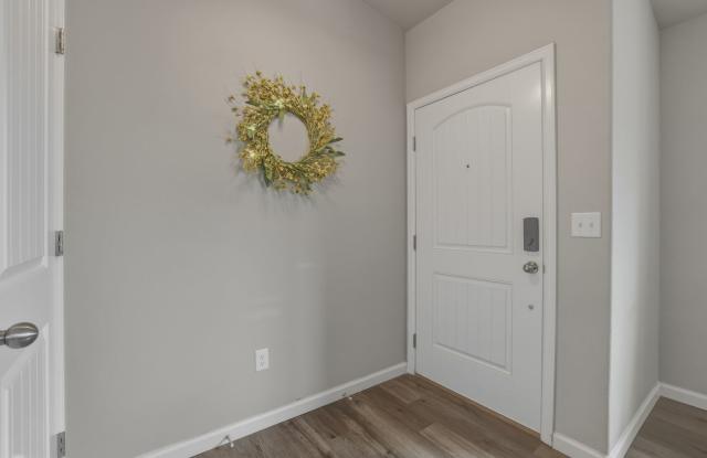 3 Bedroom Home Near Ft Carson with Furnished and Unfurnished options!! Gallery 4