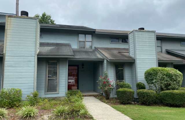 2 BR/ 2.5 BA townhome off Bobby Jones photos photos