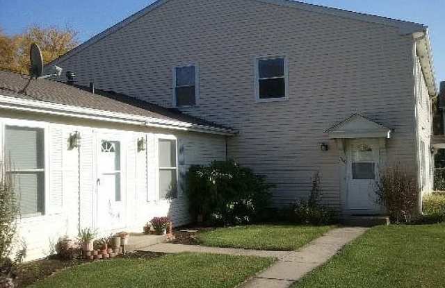 206 Sunset Court - 206 Sunset Court, Vernon Hills, IL 60061