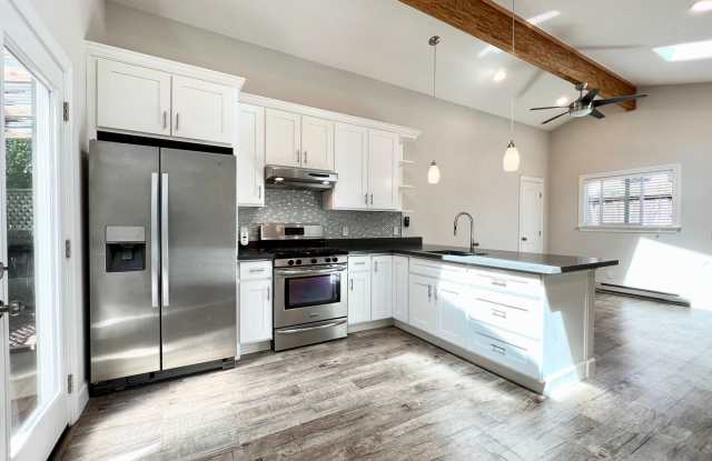 Stunning 1-Bed, 1-Bath with Private Entrance/Parking - UTILITIES INCLUDED! photos photos