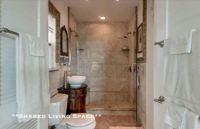 398 San Vicente Boulevard Gallery 2