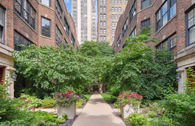 2311 N COMMONWEALTH Avenue photos photos