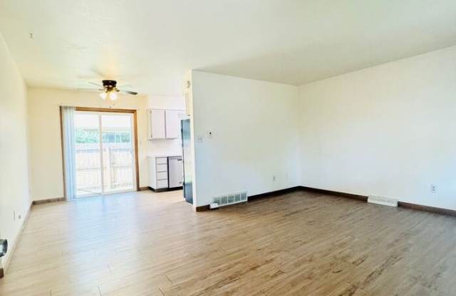1806 East 16th Street Gallery 3