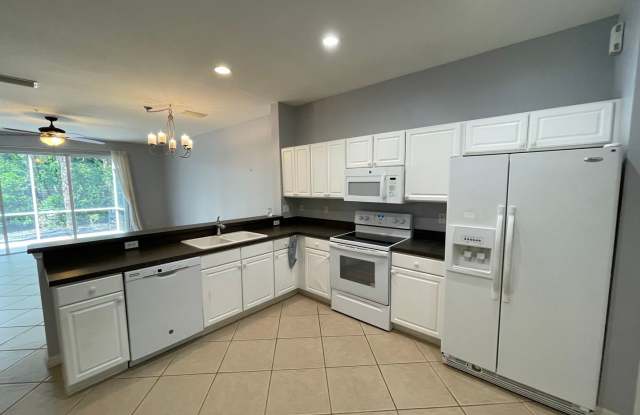 ANNUAL RENTAL - 3 BED/ 2.5 BATH TOWNHOUSE WITH 1 CAR GARAGE AT MILANO Gallery 3