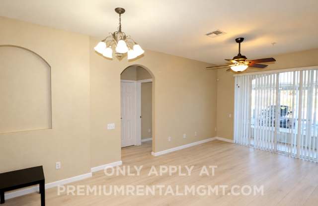 3 Bedrooms 2 Baths First Floor apartment on Metrowest Gallery 3