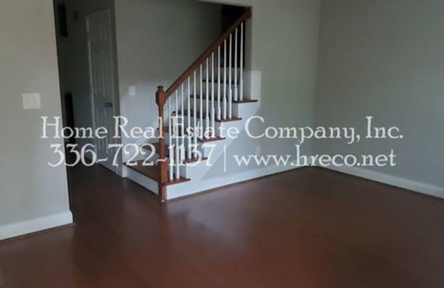 Brookglen Apartments | 1445 Brookwood Drive Apt B Gallery 3