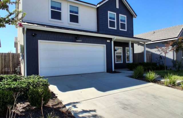 Spacious 2-story home: 4 bedrooms and 2.5 bathrooms in Madera, CA! photos photos