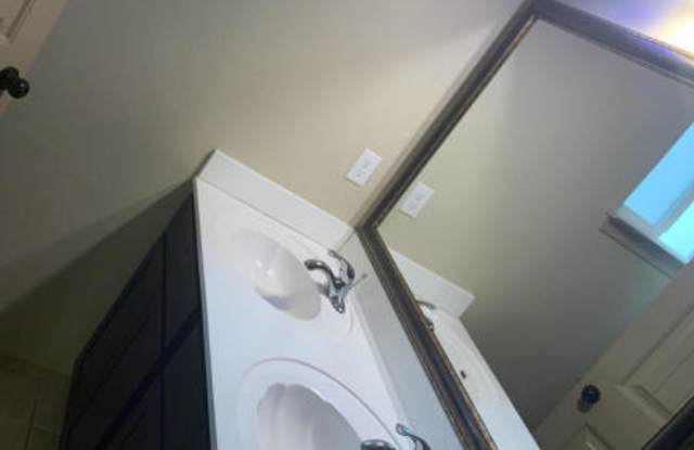 4961 Vincent James Gallery 4