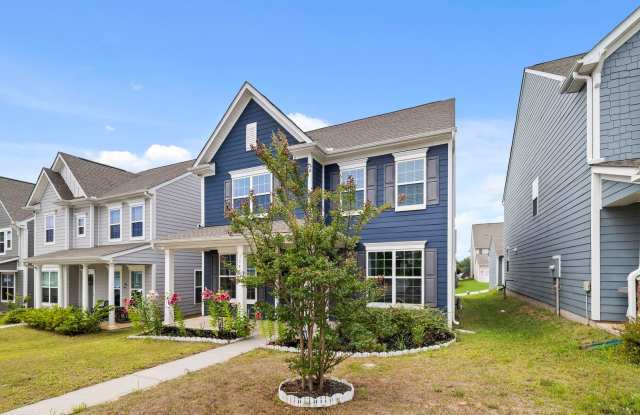 Beautiful Reidville 5 Bedroom Home with Solar Panels, Flexible Floor Plan & Detached 2-Car Garage Gallery 3