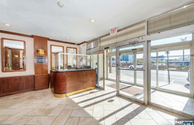 Le Cross House - 201 Bridge Plaza North, Fort Lee, NJ 07024