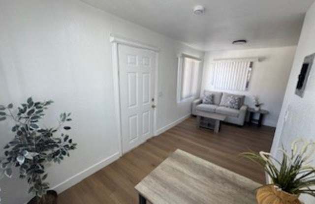 8901 1/2 Holmes Ave. Gallery 1