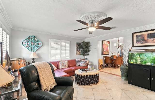 111 NW 25TH Court Gallery 1