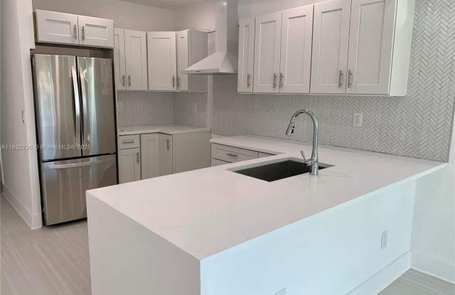1711 SW 21st Ter photos photos