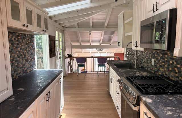 422 Graceland Drive - 422 Graceland Drive, Laguna Beach, CA 92651
