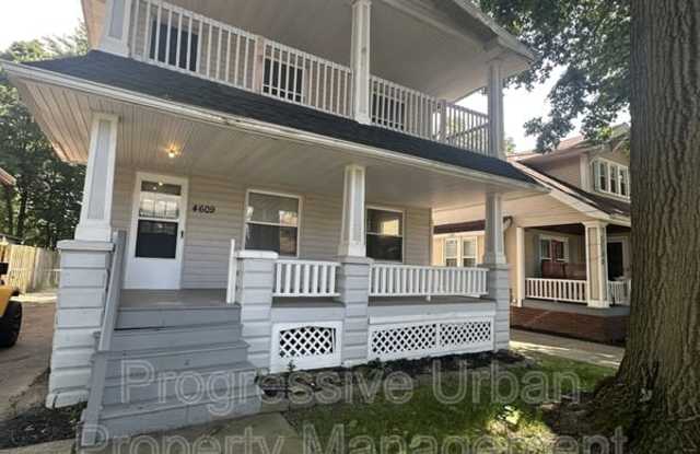 4609 Behrwald Avenue - Upstairs Gallery 1