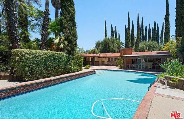 6141 Corbin Avenue photos photos