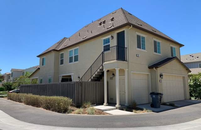Nice 1 Bed 1 Bath upstairs apartment in the Cannery Neighborhood photos photos