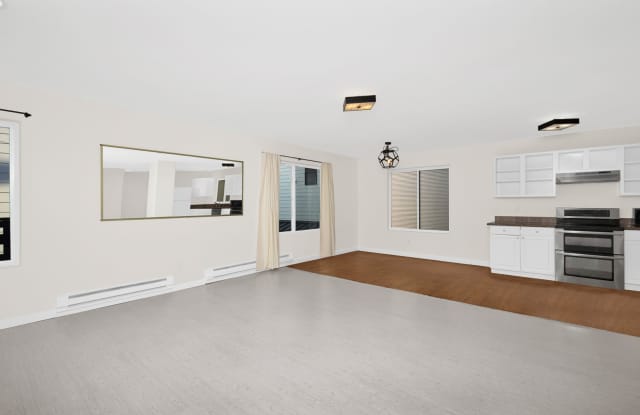 Spacious 3-Bedroom Townhouse with Private Yard & 2-Car Garage in Georgetown Gallery 3