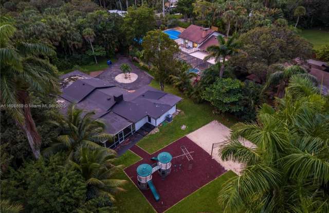 2100 SW 28th Way photos photos