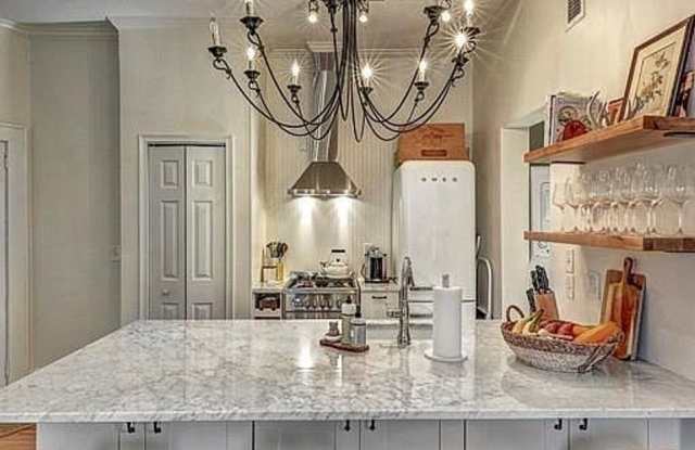Beautifully Renovated 1bd/1ba Condo in Great Virginia Highlands Location!! Gallery 3