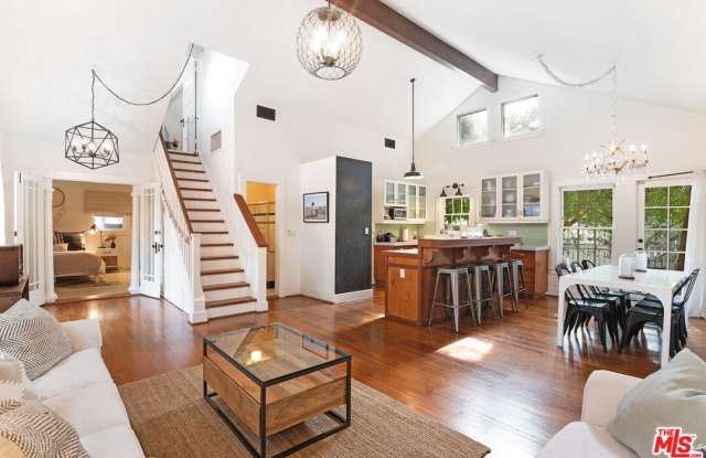 213 Pacific St - 213 Pacific Street, Santa Monica, CA 90405 213 Pacific St - 213 Pacific Street, Santa Monica, CA 90405