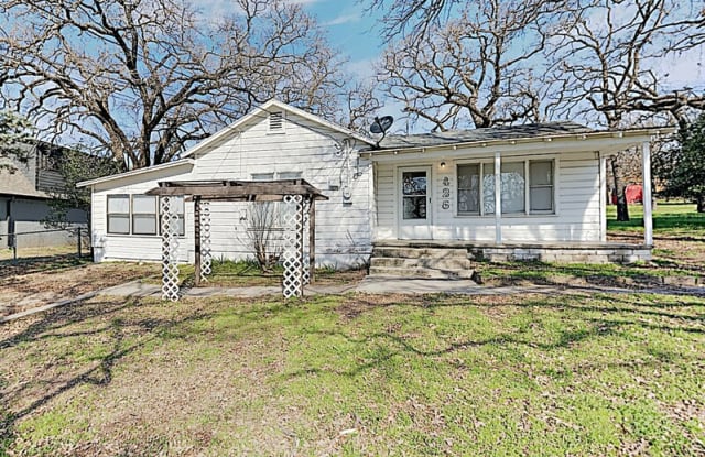 425 Dunaway Ln - 425 Dunaway Lane, Azle, TX 76020