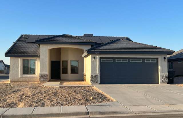 Large Corner Lot home with 3 full size bedrooms and SOLAR PANELS photos photos