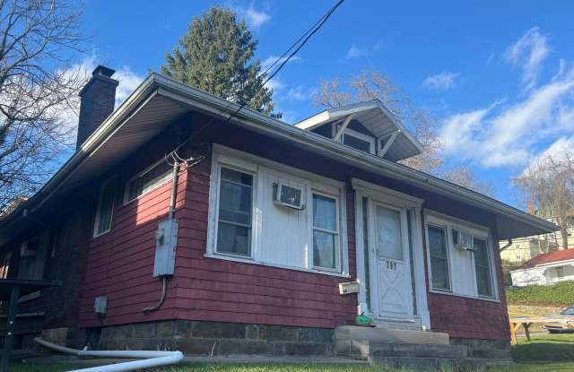 Large House - 3 Bedroom/ 2 Bathroom - Downtown Available 05/20/2025 Gallery 1