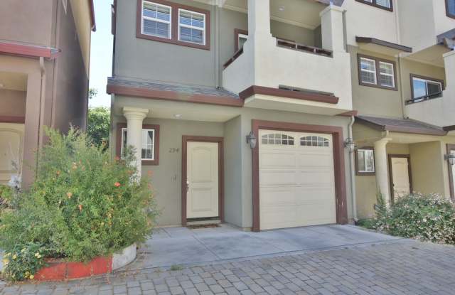 Beautiful and Modern 3 Bedroom 3.5 Bath Tri Level Home in San Jose photos photos
