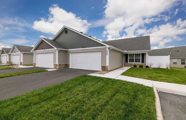162 Town Center Loop - 162 Town Street, Pataskala, OH 43062