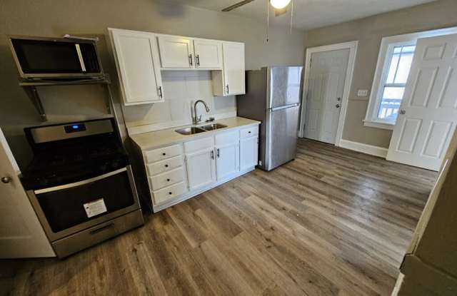 1121 9th Ave2E photos photos