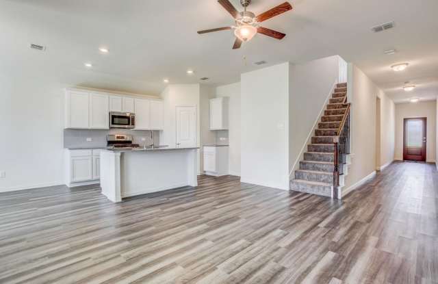 Beautiful 1.5-Story Home in Avery Pointe, Anna Gallery 3